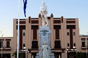 Estatua de Calixto García image