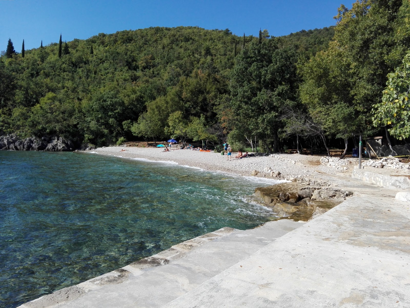 Foto von Cesarova beach - guter haustierfreundlicher Ort für den Urlaub