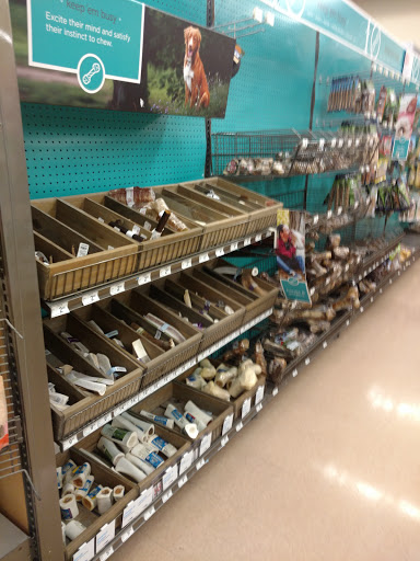 Pet Supply Store «Petco Animal Supplies», reviews and photos, 197 E Dekalb Pike #350, King of Prussia, PA 19406, USA