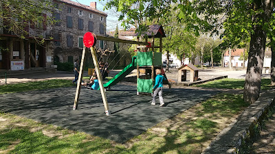 Aire de jeux à Monestiés