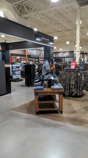 Outdoor Sports Store «Field & Stream», reviews and photos, 2000 N Neil St #2000b, Champaign, IL 61820, USA