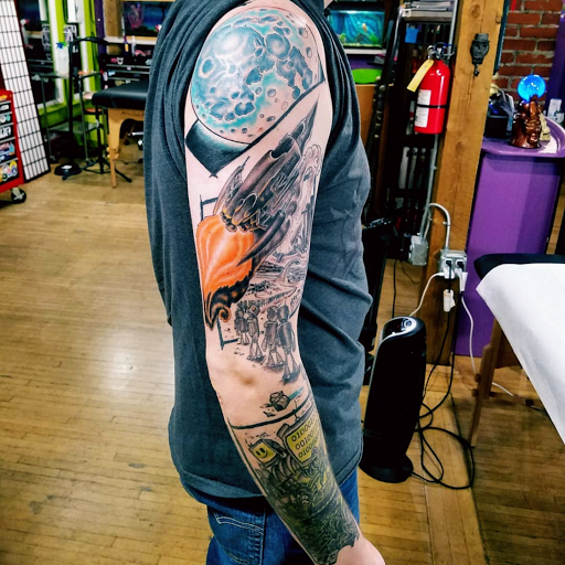 Tattoo Shop «Martian Arts Tattoo Studio», reviews and photos, 3352 SE Hawthorne Blvd, Portland, OR 97214, USA