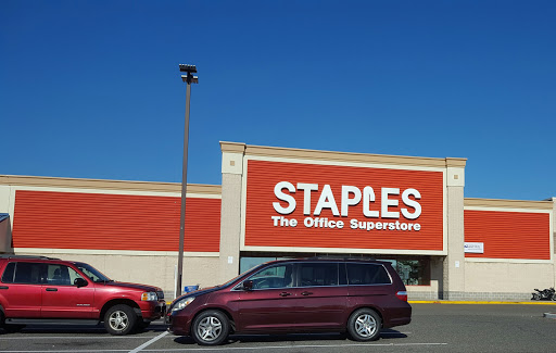 Office Supply Store «Staples», reviews and photos, 204 Airport Plaza Blvd, Farmingdale, NY 11735, USA