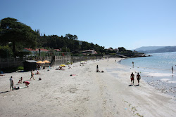 Photo de Praia de Chancelas avec plusieurs baies spacieuses
