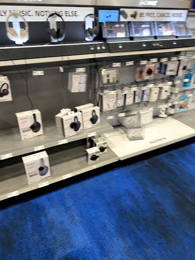 Electronics Store «Best Buy», reviews and photos, 26 Cypress St, Williston, VT 05495, USA