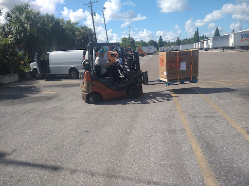 Trucking Company «YRC Freight», reviews and photos, 9801 Palm River Rd, Tampa, FL 33619, USA