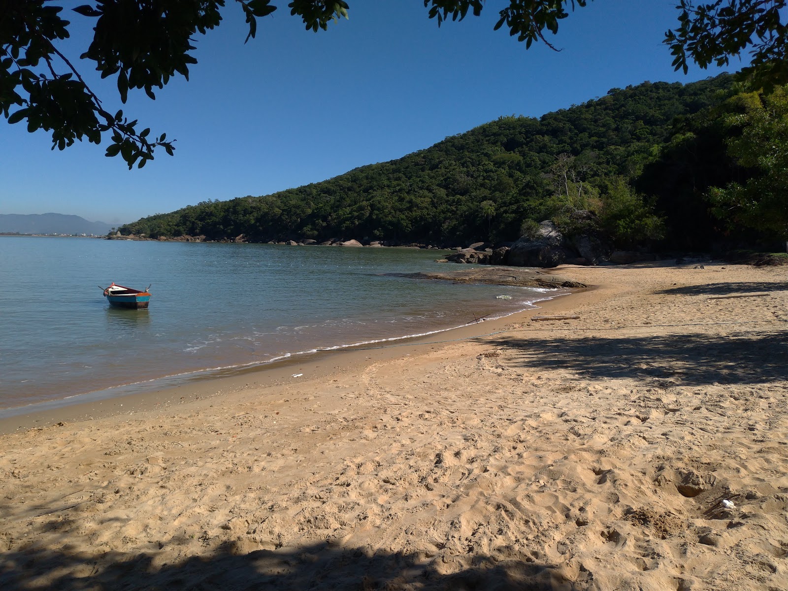 Foto von Ponta Grande mit beiger sand Oberfläche