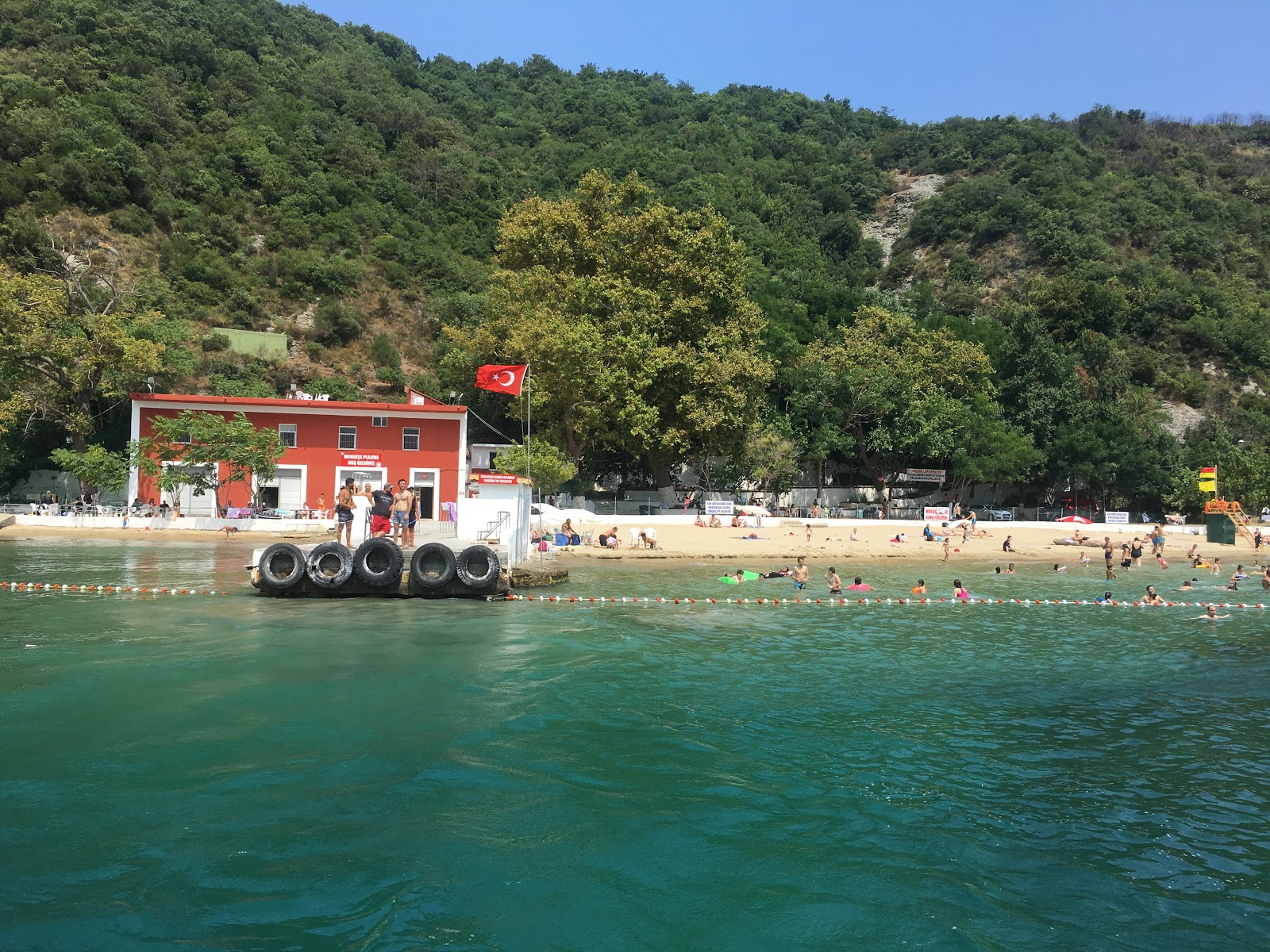 Menekse bayanlar Plajı'in fotoğrafı ve yerleşim