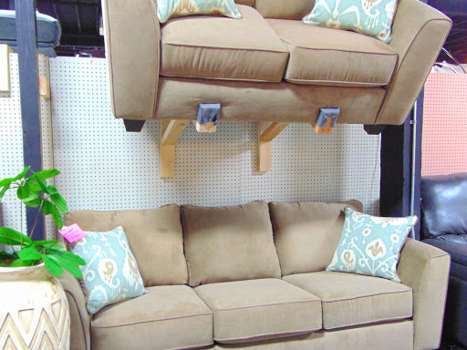 Flea Market «Springfield Flea Market & Gifts», reviews and photos, 1325 E Trafficway St, Springfield, MO 65802, USA