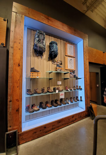 Camping Store «REI», reviews and photos, 735 NW Gilman Blvd, Issaquah, WA 98027, USA