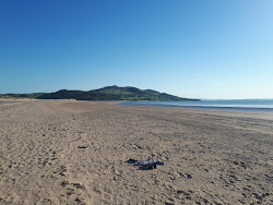 Photo de Lisfannon Beach avec rivage droit, long