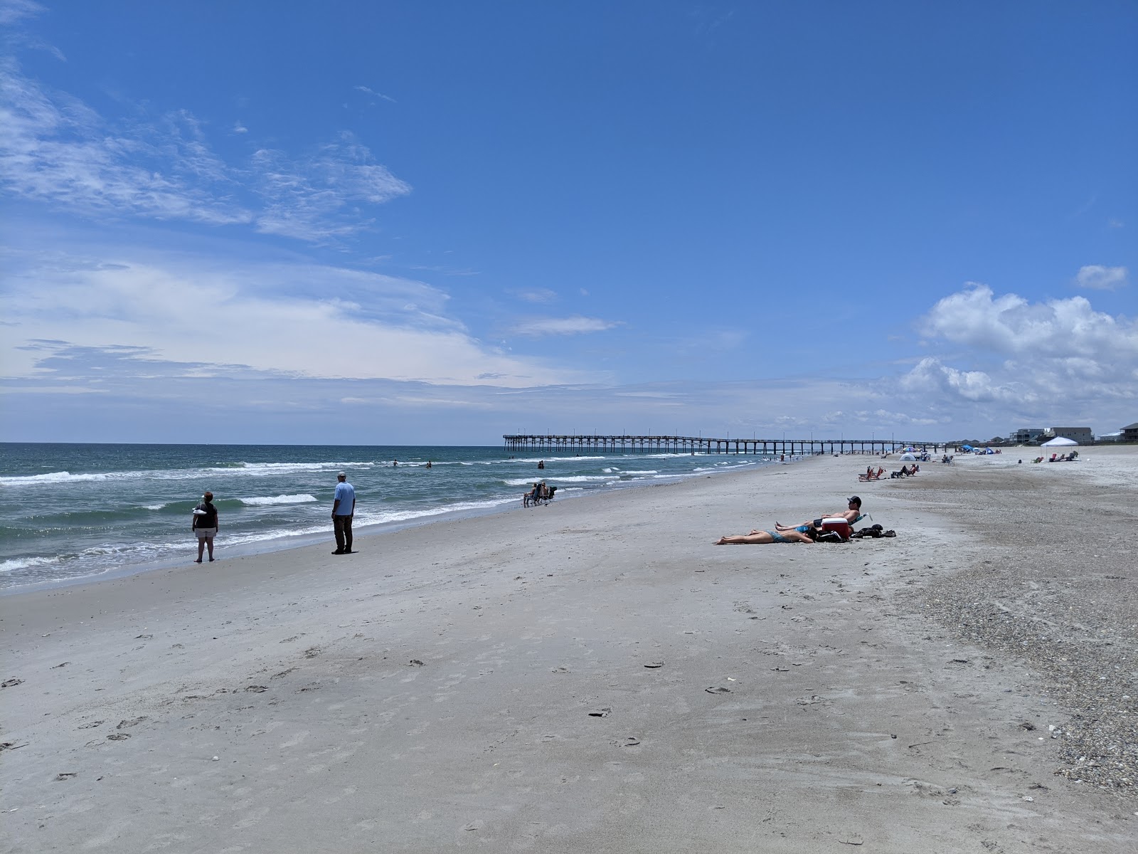 Foto de Topsail beach con agua cristalina superficie