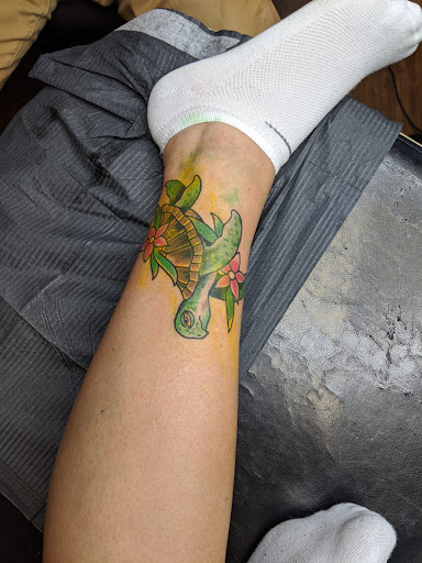 Tattoo Shop «MOM’S TATTOOS», reviews and photos, 1381 Main St, Dunedin, FL 34698, USA