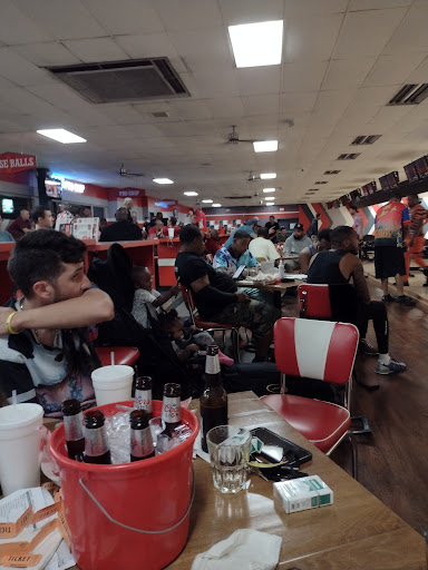 Bowling Alley «AMF Rose Bowl Lanes», reviews and photos, 28001 Groesbeck Hwy, Roseville, MI 48066, USA