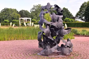 Skulptur "Taubenschwarm" image