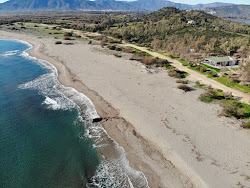Porto Corallo'in fotoğrafı uçurumlarla desteklenmiş