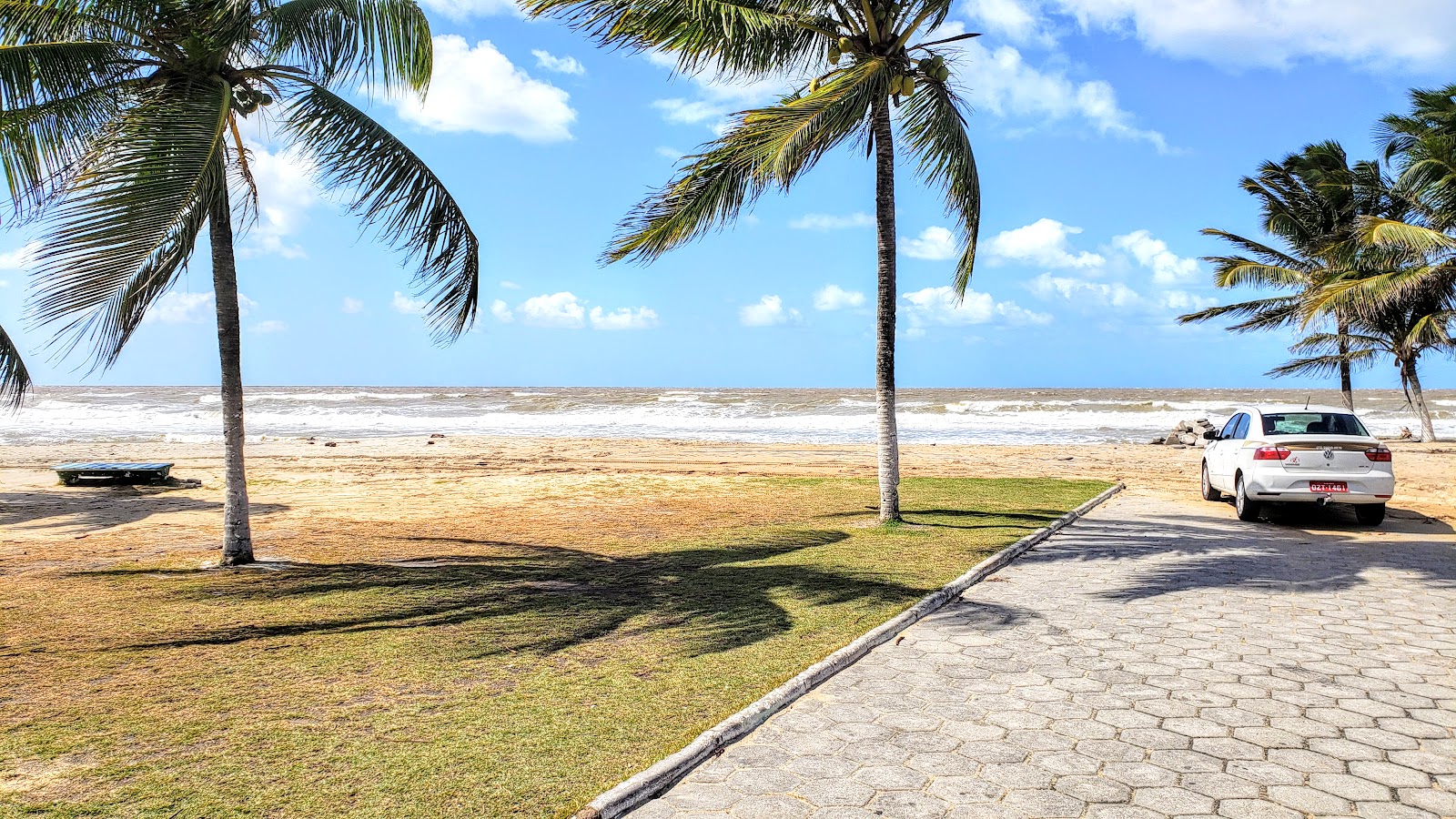 Praia do Guaiamum的照片 带有碧绿色水表面