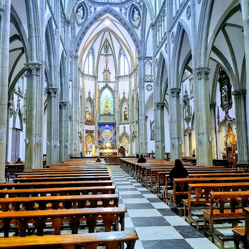 Opiniones de Santa Teresita en Quito - Iglesia