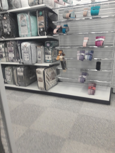 Clothing Store «Ross Dress for Less», reviews and photos, 10700 MacArthur Blvd, Oakland, CA 94605, USA