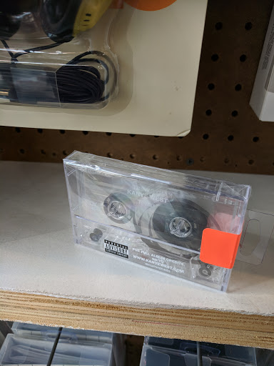 Clothing Store «Urban Outfitters», reviews and photos, 507 E Green St, Champaign, IL 61820, USA