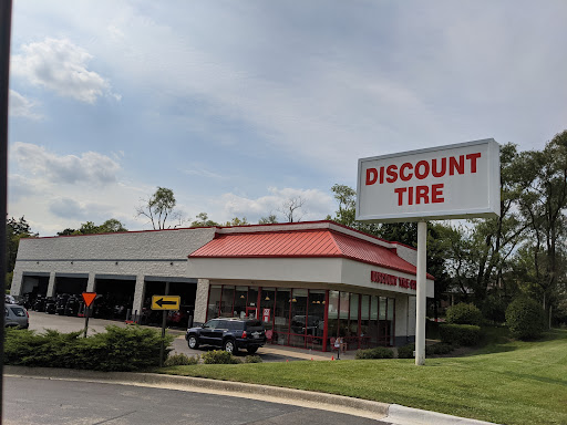 Tire Shop «Discount Tire Store - Palatine, IL», reviews and photos, 1940 N Rand Rd, Palatine, IL 60074, USA