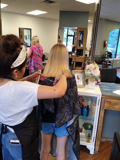 Beauty Salon «Vargas Salon & Spa», reviews and photos, 309 Magnolia Ln, Longview, TX 75605, USA