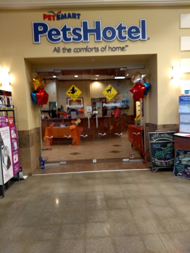 Pet Supply Store «PetSmart», reviews and photos, 11501 Metcalf Ave, Overland Park, KS 66210, USA