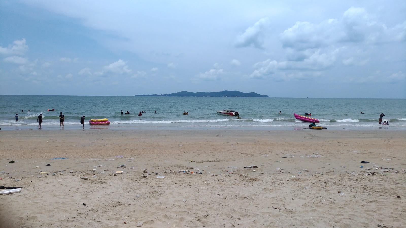 Foto di Hat Suan Son Beach con parzialmente pulito livello di pulizia