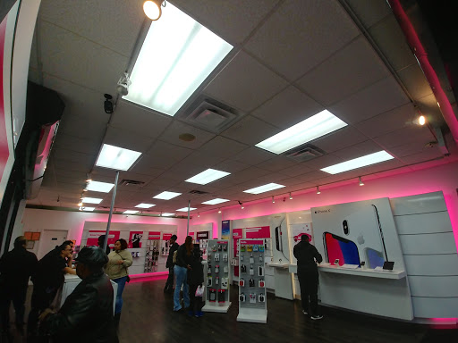 Cell Phone Store «T-Mobile», reviews and photos, 133-26 Springfield Blvd, Springfield Gardens, NY 11413, USA