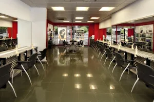 Carla Piu School Academy of hairdressing and beauty image