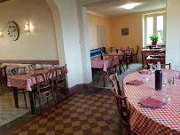 Atmosphère du Restaurant Le Grillon à Saint-Denis-lès-Bourg - n°12