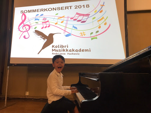 Kolibri Musikkakademi- musikkskole Vika/Akker Brygge. Pianotimer, sangtimer for barn og voksne