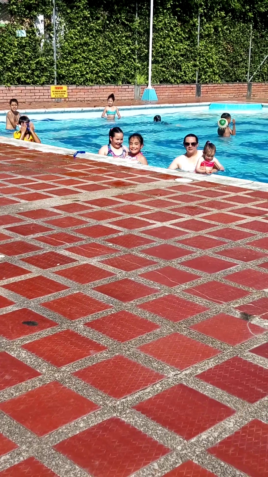 Piscina los almendros