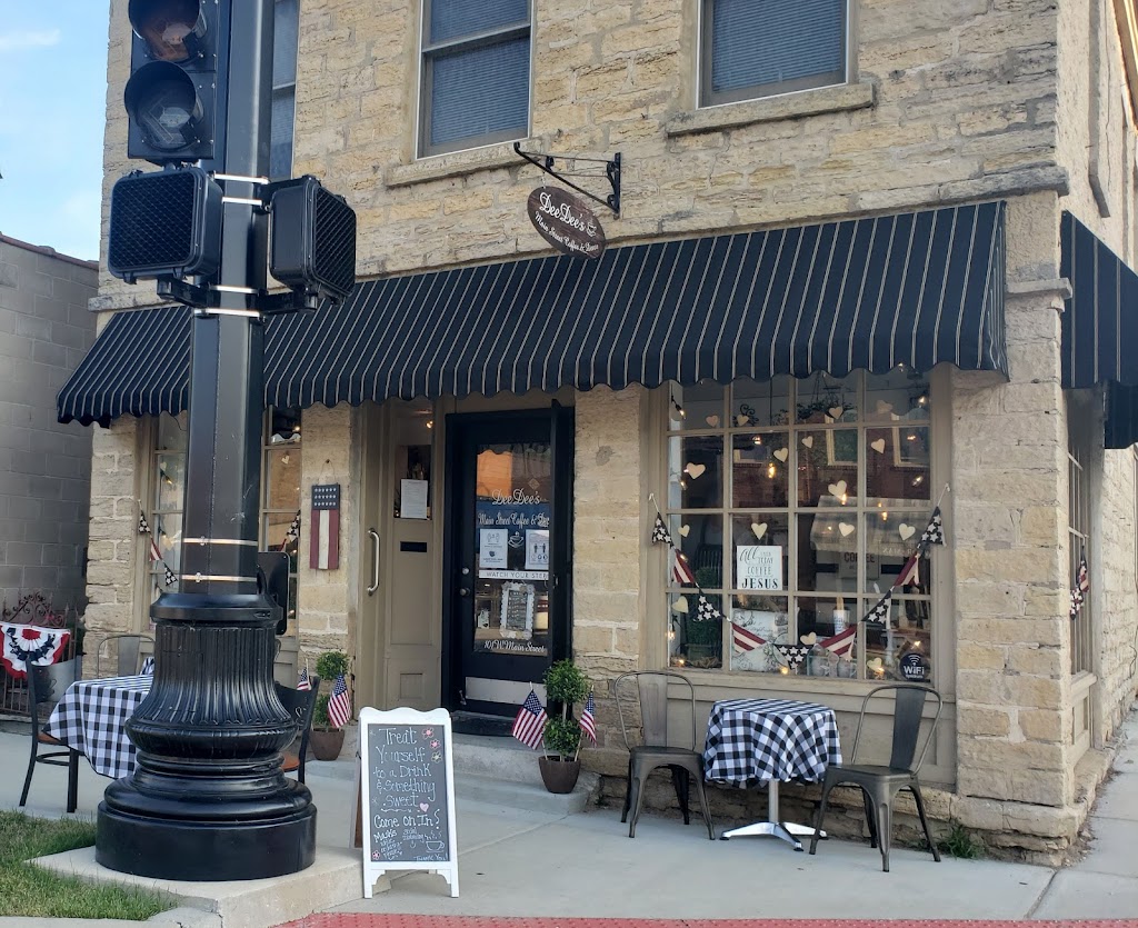 Dee Dee's Main Street Coffee & Decor 61072