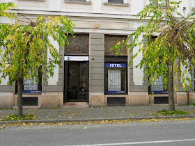 Duna House : Esztergom, Lőrinc utca