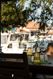 Atmosphère du Restaurant La Terrasse du port à Argens-Minervois - n°10