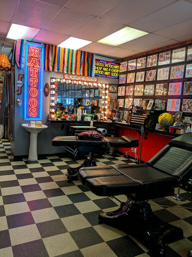 Tattoo Shop «Alton Tattoo Company», reviews and photos, 2514 College Ave, Alton, IL 62002, USA