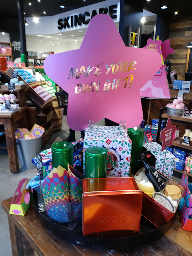 Cosmetics Store «Lush», reviews and photos, 708 NW 23rd Ave, Portland, OR 97210, USA