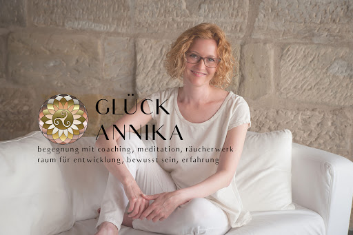 Glück Annika - Begegnung mit Coaching, Meditation, Räucherwerk