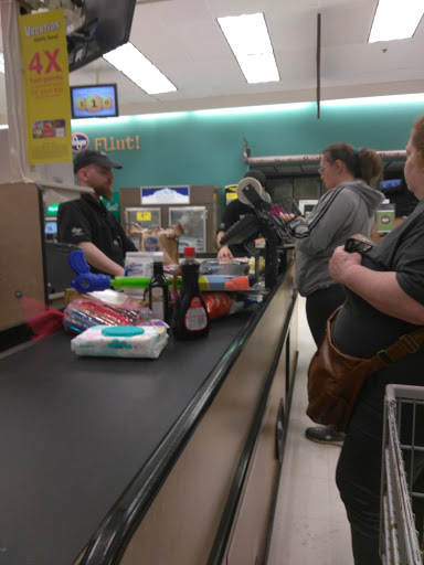 Grocery Store «Kroger», reviews and photos, 3838 Richfield Rd, Flint, MI 48506, USA