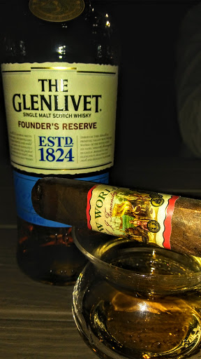 Tobacco Shop «Paradise Island Smoke Shop», reviews and photos, 3316 Snapfinger Rd, Lithonia, GA 30038, USA