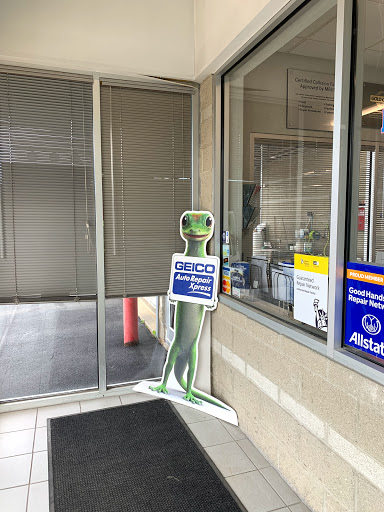 Auto Body Shop «Gerber Collision & Glass», reviews and photos, 1325 Park Ave W, Highland Park, IL 60035, USA