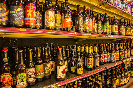 Liquor Store «Esplanade Wine & Spirits», reviews and photos, 2948 W Euclid Ave, Arlington Heights, IL 60005, USA