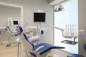 Clínica Dental Milenium Leganés Dos de Mayo - Sanitas image