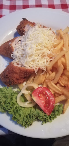 Opinii despre Gulaschhütte Restaurant în Balatonmáriafürdő - Étterem