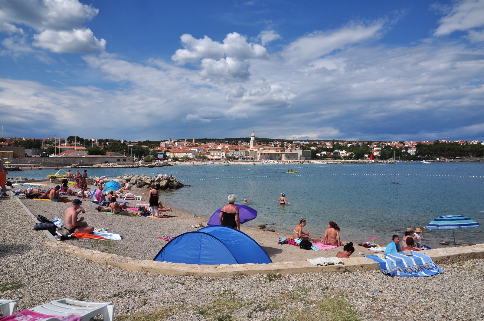 Jezevac beach的照片 带有轻质细卵石表面