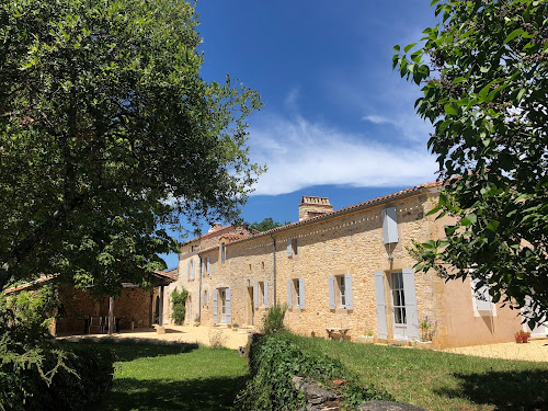 Agence de location de chalets Chambre en pierre Gîtes & Table d'hôtes Blanquefort-sur-Briolance