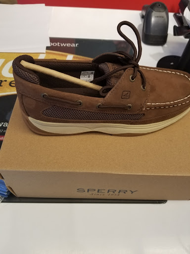 Shoe Store «Famous Footwear», reviews and photos, 2101 Elmwood Ave, Buffalo, NY 14207, USA