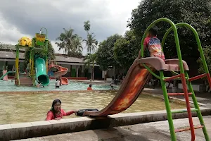 Kolam Renang Kharisma image