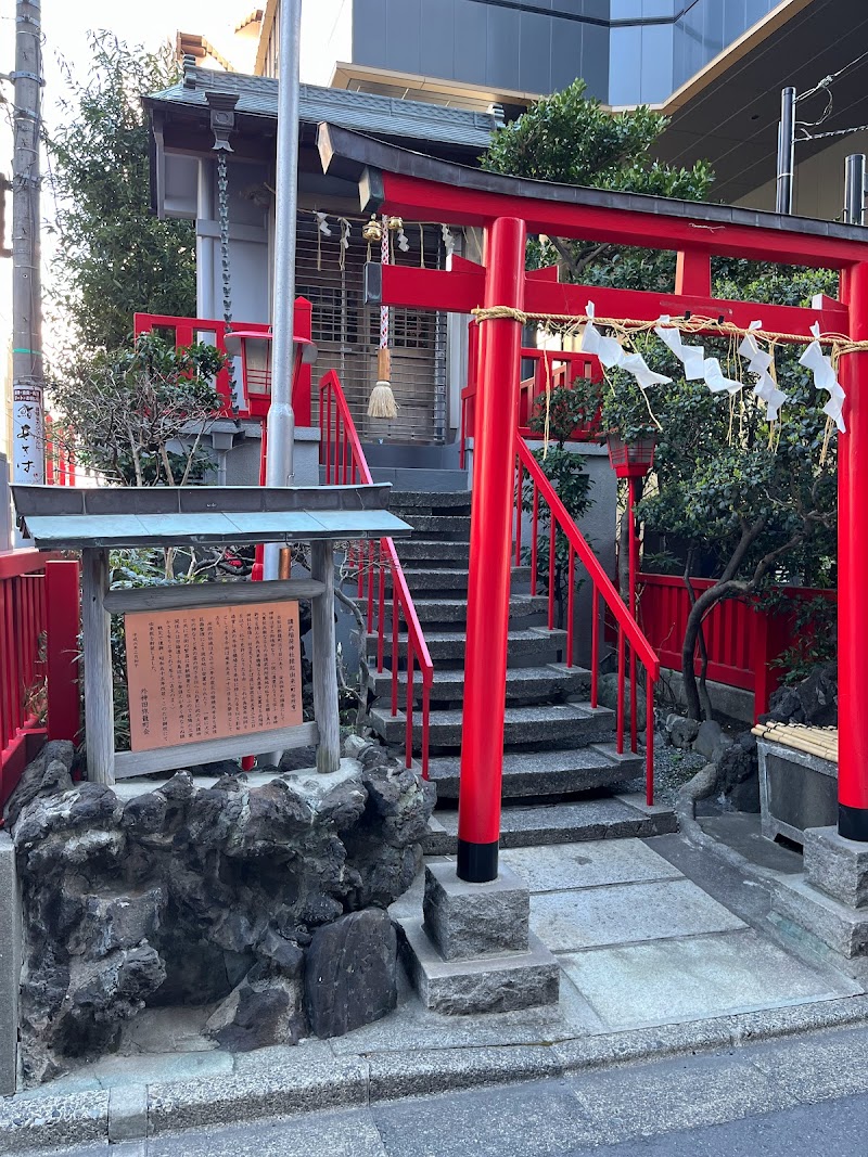 講武稲荷神社 防犯街路灯